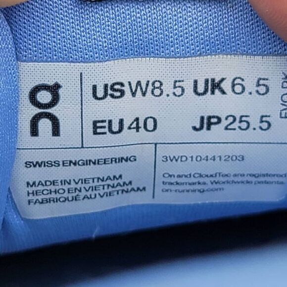 On Cloudsurfer - Women's running shoes - Size 8.5 - Picture 11 of 11